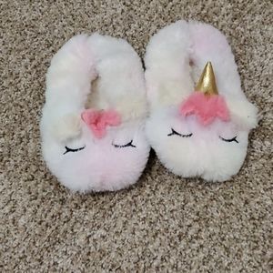 Girls unicorn slippers never worn 8-11